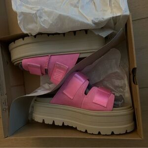 UGG Clem Size 8 NIB